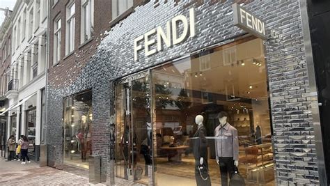 werken in een fendi winkel|what does fendi mean.